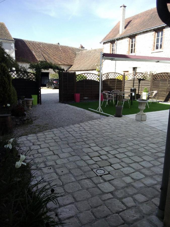 Hotel Le Lion D'Or Selles-sur-Cher Habitación foto